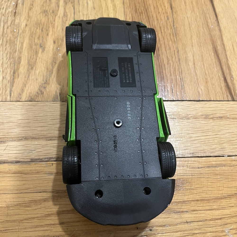 Motormax McLaren 650S Spider Diecast Car 1:24 Scale Metallic Green Opening Doors - Picture 13 of 13